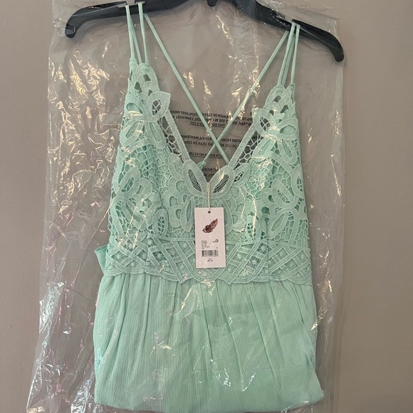 Chealsea & Vioket dress light green - Picture 2 of 11